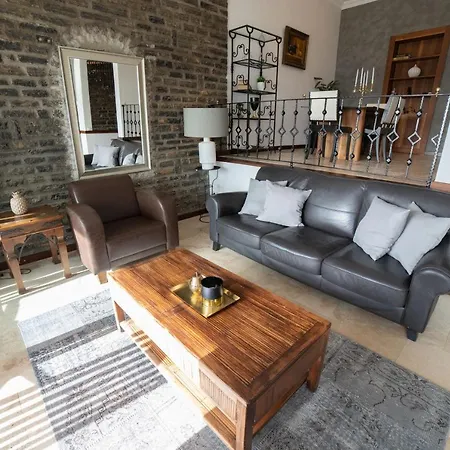 فيلة Dolphin بودروم